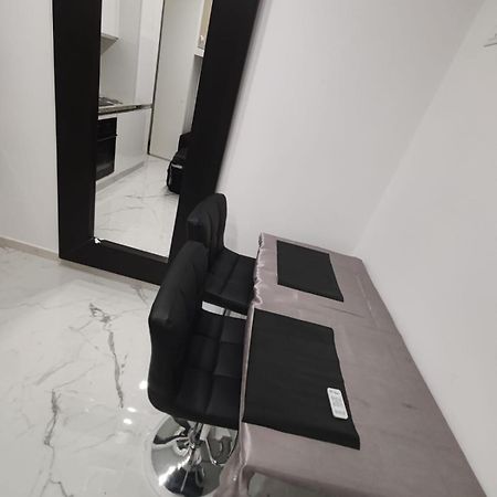 Dolce Vita Romana Buitenkant foto